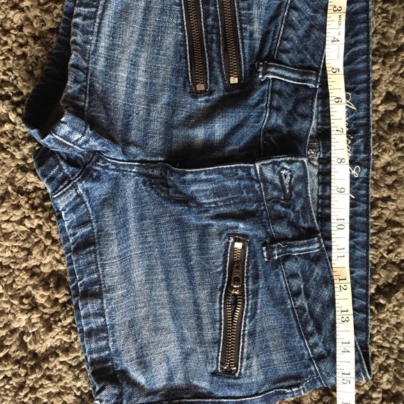 AE. Shorts. Size 4 - Picture 1 of 6